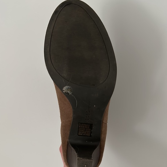 BCBGenwration brown suede slouchy booties - Picture 4 of 5